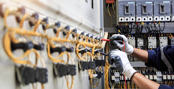 Professional Electrician technician working in Alton, IA